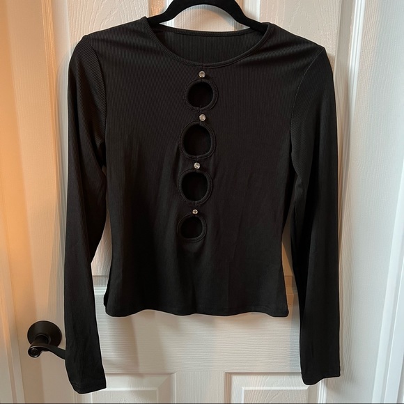 Ladder Cutout Button Tee - Picture 6 of 9